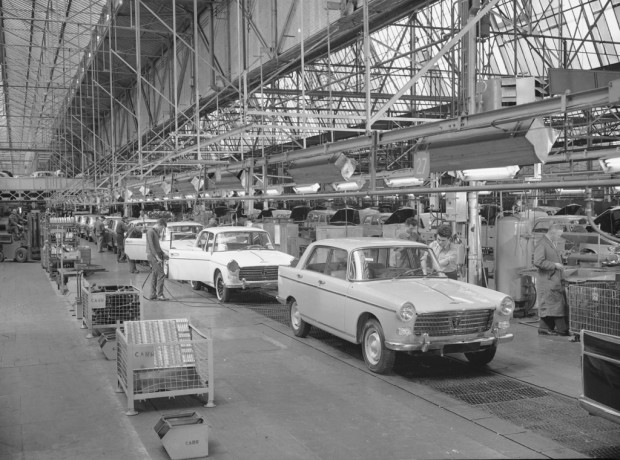 La primera fábrica de autos Peugeot cumple 100 años